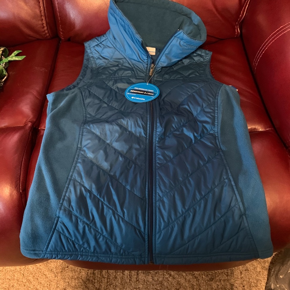 New Columbia water resistant no sleeves Jacket